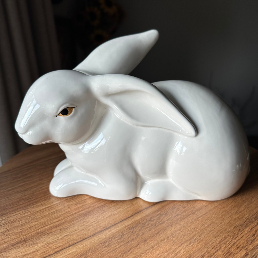 Harvey Knox Kingdom White Ceramic Rabbit Figurine House of Global Art H502B82